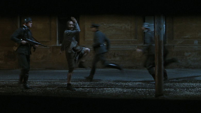 кадр из фильма Жизнь прекрасна