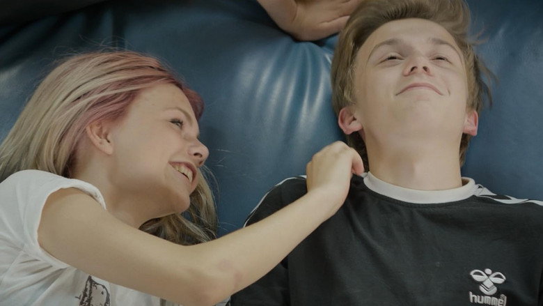 кадр из фильма Бомба первой любви