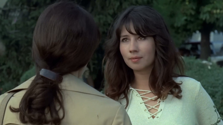 кадр из фильма Ilustrate cu flori de câmp