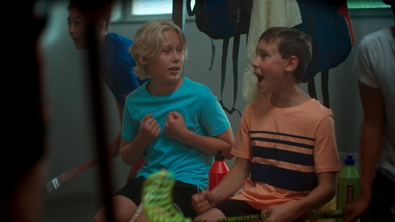 кадр из фильма Мальчики в душе