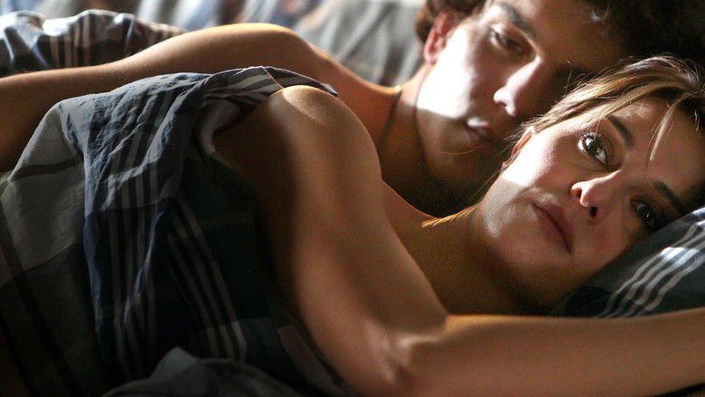 кадр из фильма Между нами, девочками