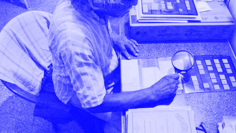 кадр из фильма The Volunteer Archivists