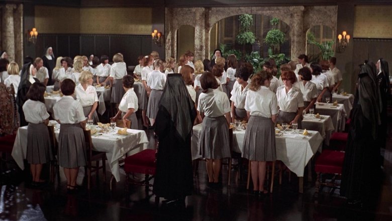 кадр из фильма Неприятности с ангелами