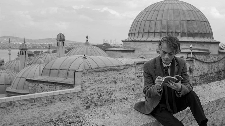 кадр из фильма Dört Köşeli Üçgen