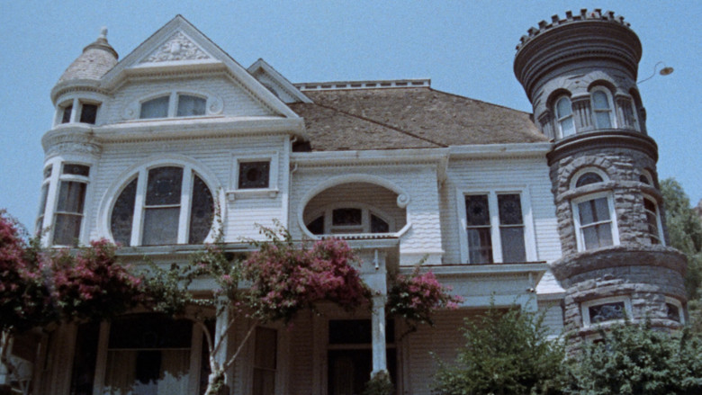 кадр из фильма Не бойся темноты