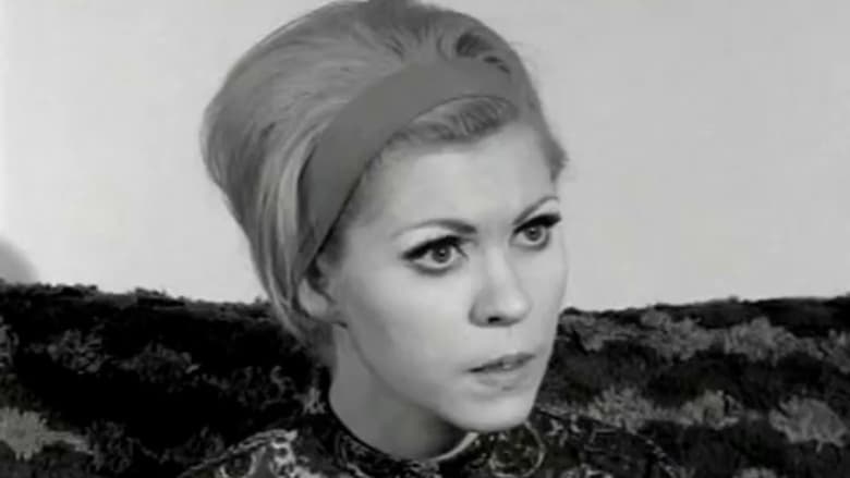 кадр из фильма The Alley Tramp