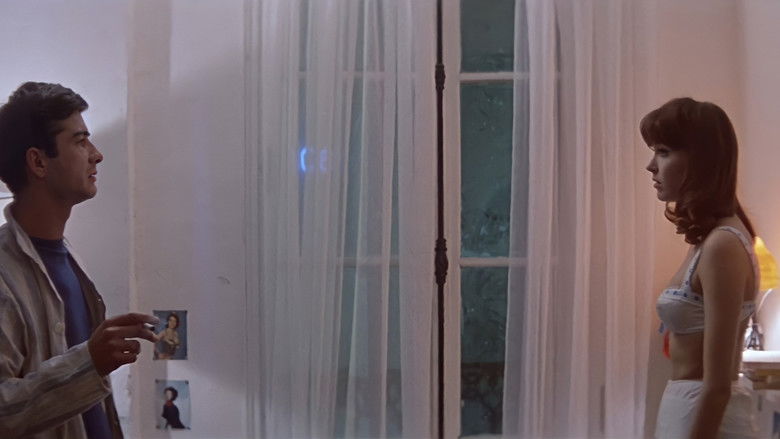 кадр из фильма Женщина есть женщина