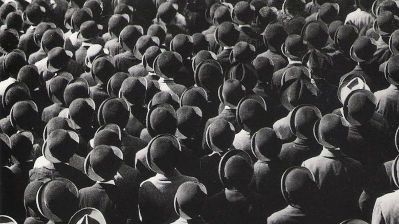 кадр из фильма Конец Санкт-Петербурга