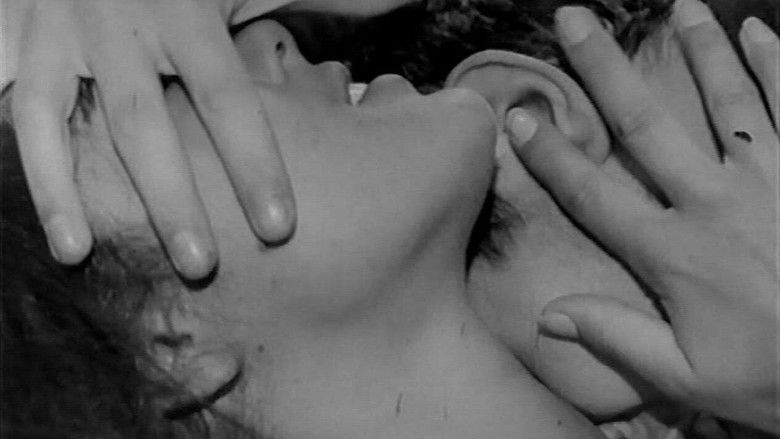 кадр из фильма Un uomo a metà