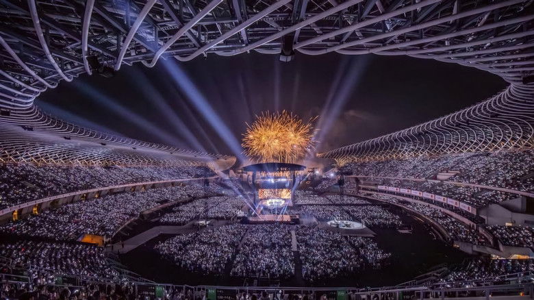 кадр из фильма TWICE THIS IS FOR WORLD TOUR IN KAOHSIUNG