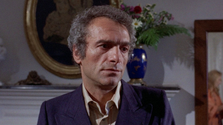 кадр из фильма Белое одеяние для Мариале