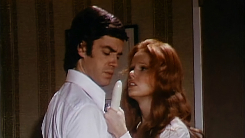 кадр из фильма The Boob Tube