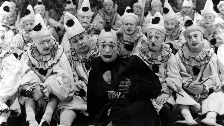 кадр из фильма Тот, кто получает пощёчины