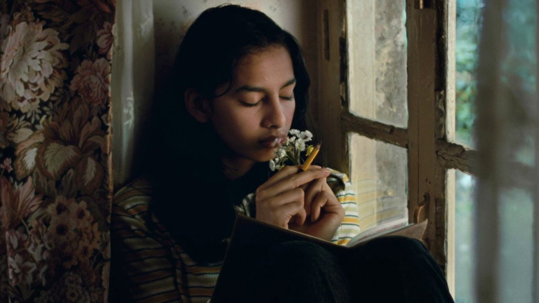 кадр из фильма जुगनूमा