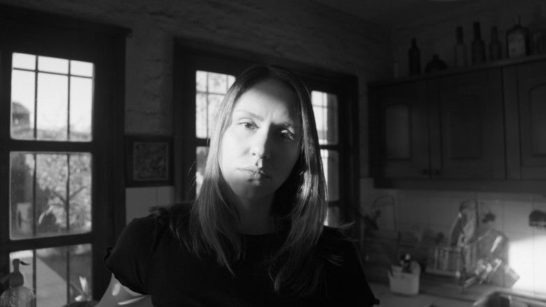 кадр из фильма Beauty and Quiet