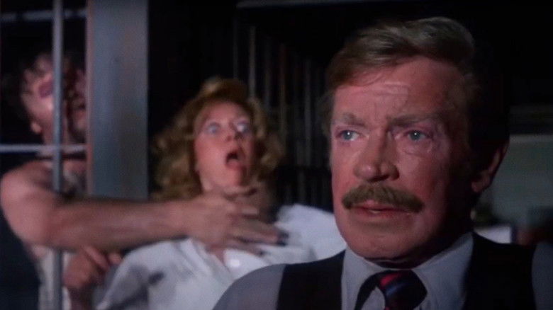 кадр из фильма Обреченное поместье