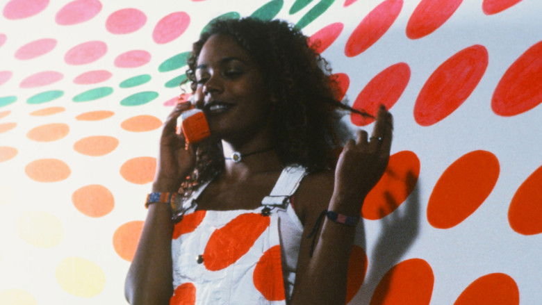 кадр из фильма Нигде