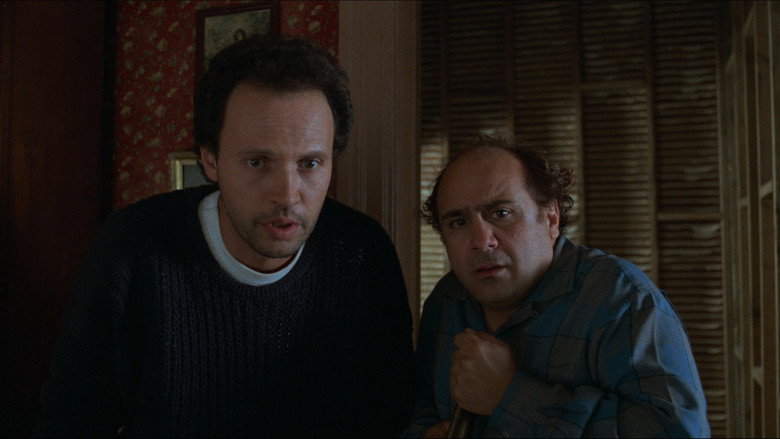 кадр из фильма Сбрось маму с поезда