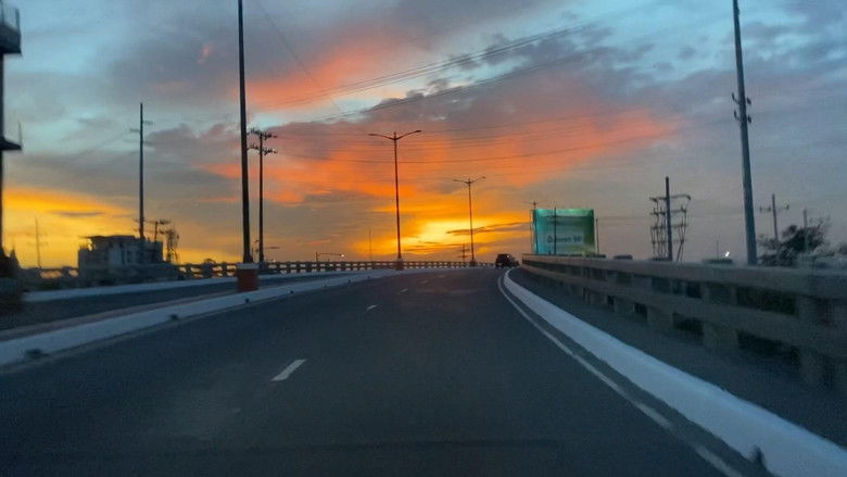 кадр из фильма Sa Bawat Nating Pag-abang