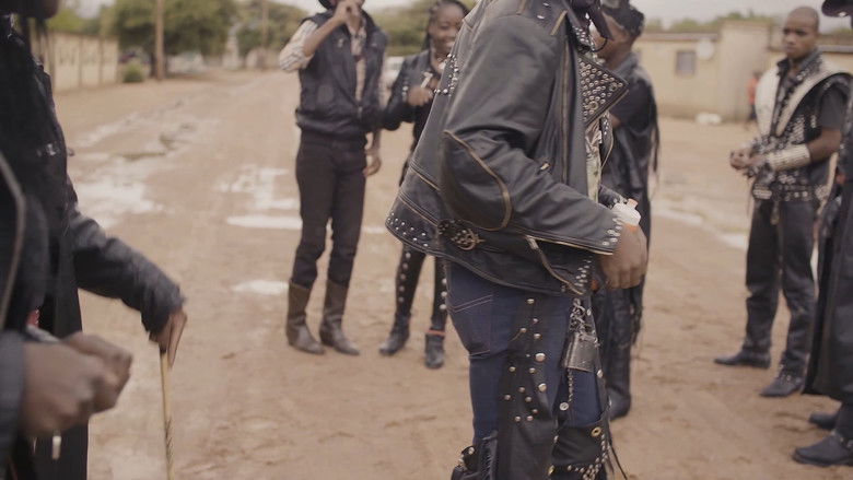 кадр из фильма Botswana, die Königinnen des Heavy Metal