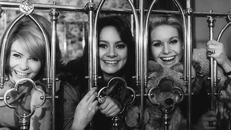 кадр из фильма The Pleasure Girls