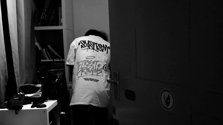 кадр из фильма biarkan aku ganti