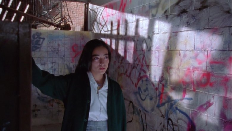 кадр из фильма Nadie te oye: perfume de violetas