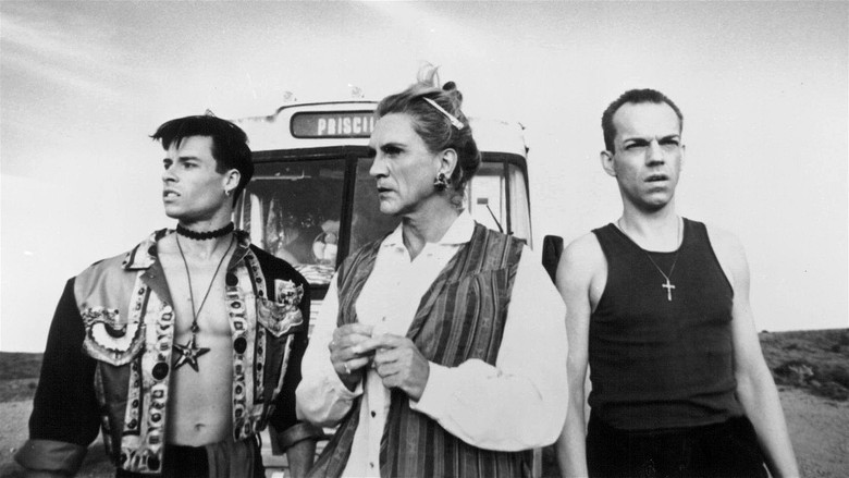 кадр из фильма Приключения Присциллы, королевы пустыни