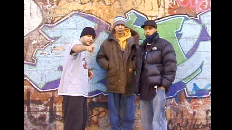 кадр из фильма BIRD IN THE SKY