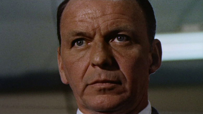 кадр из фильма Обнаженный беглец