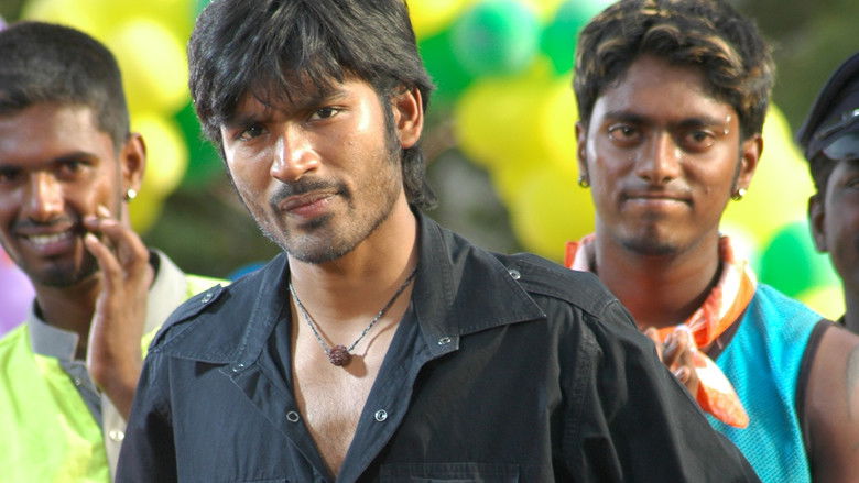 кадр из фильма படிக்காதவன்