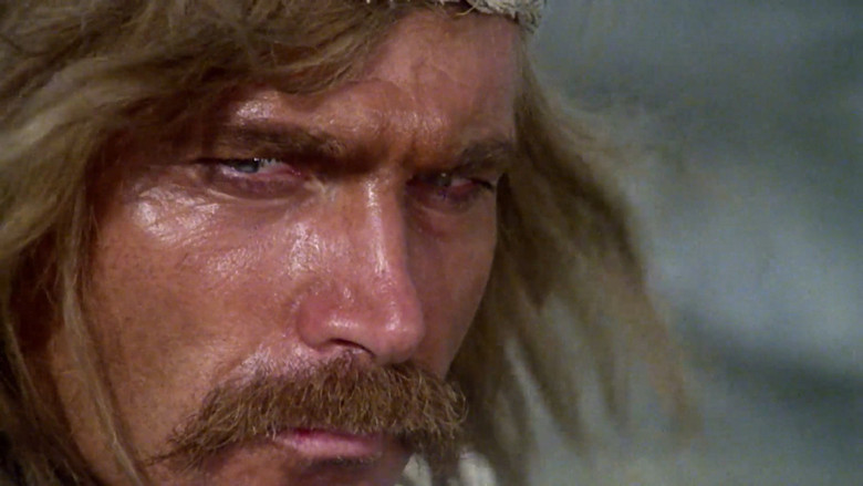 кадр из фильма Охотник на акул