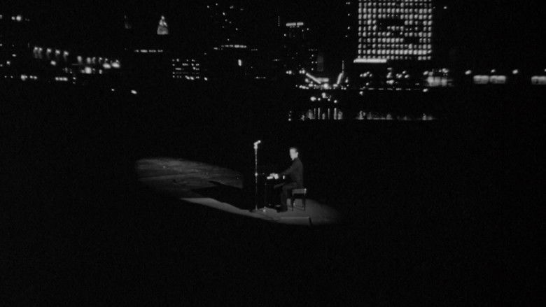 кадр из фильма Mickey One