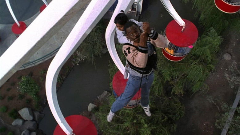 кадр из фильма Полицейский из Беверли-Хиллз 3