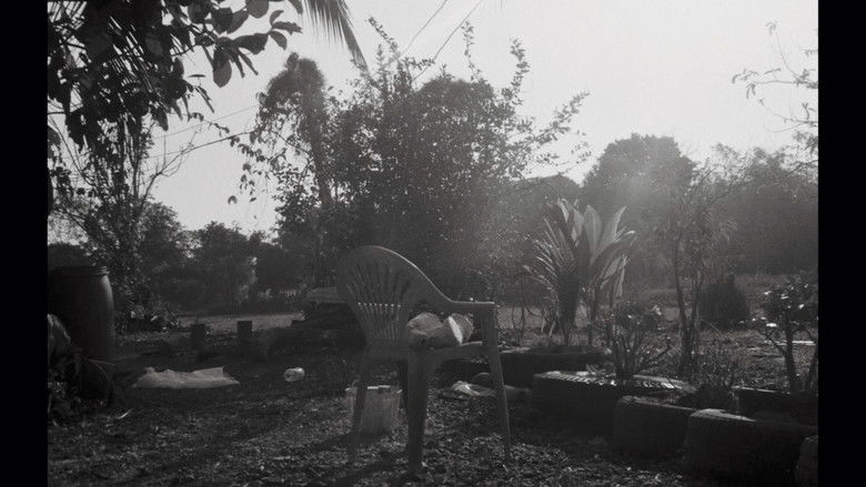 кадр из фильма Begins (โผบิน)