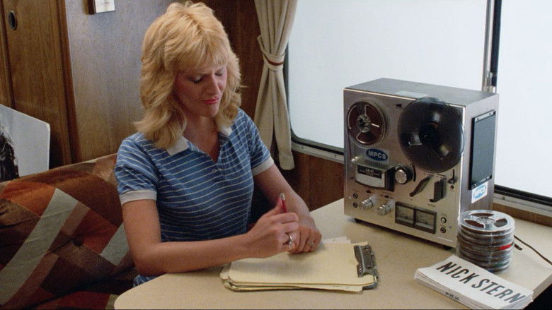 кадр из фильма Связи с общественностью