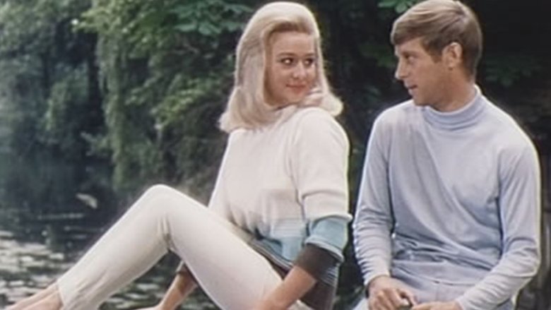 кадр из фильма Every Day's a Holiday