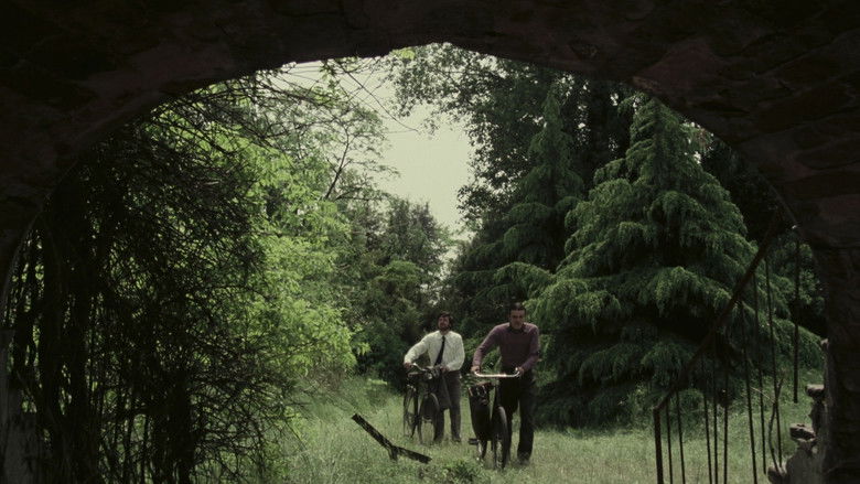 кадр из фильма Дом со смеющимися окнами