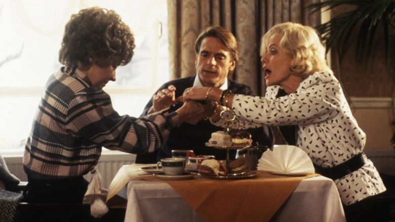 кадр из фильма Рокот неодобрения