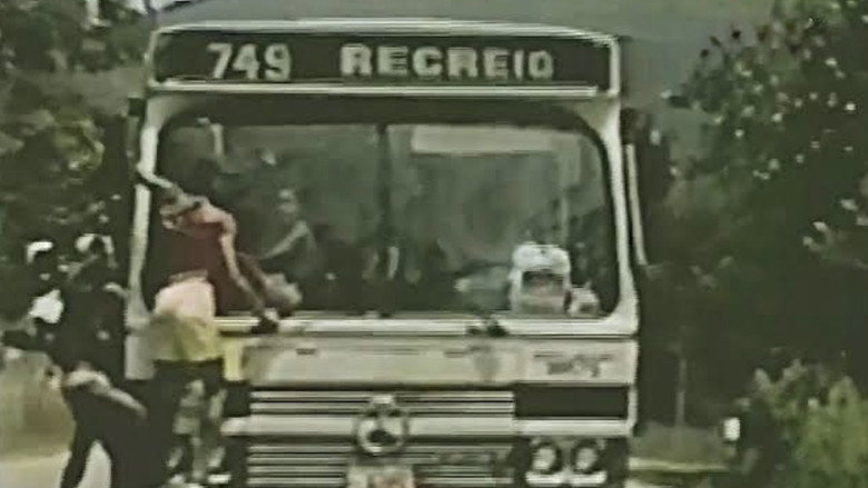 кадр из фильма Os Pobres Vão à Praia