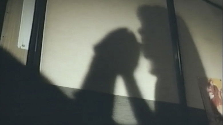 кадр из фильма 痴漢電車　快感車内