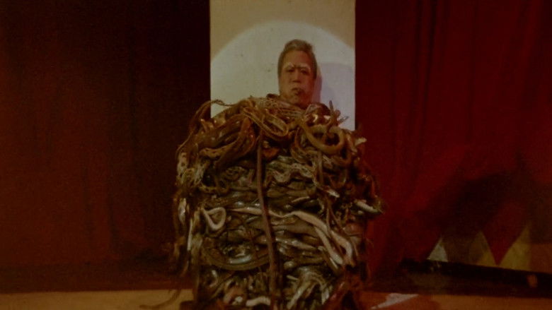 кадр из фильма 人蛇大戰