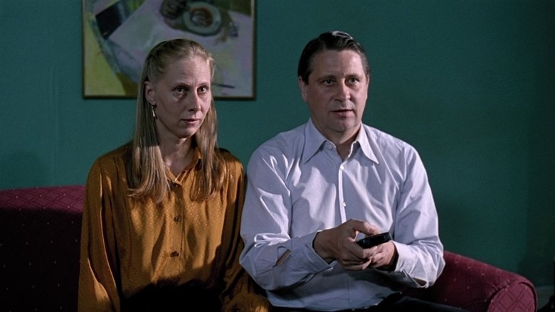 кадр из фильма Вдаль уплывают облака