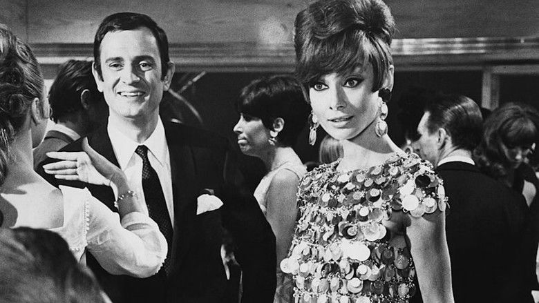 кадр из фильма Двое в пути