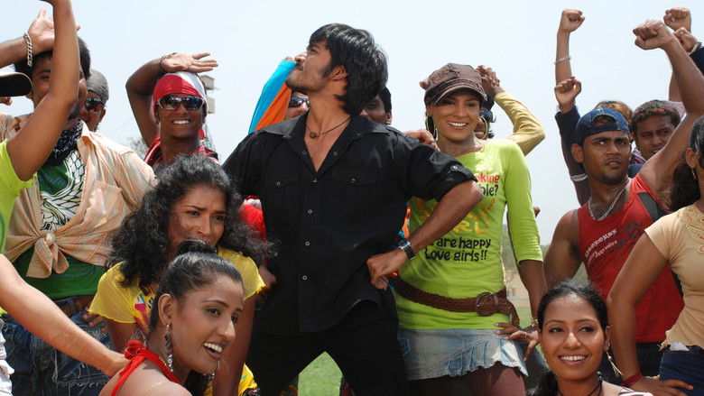 кадр из фильма படிக்காதவன்