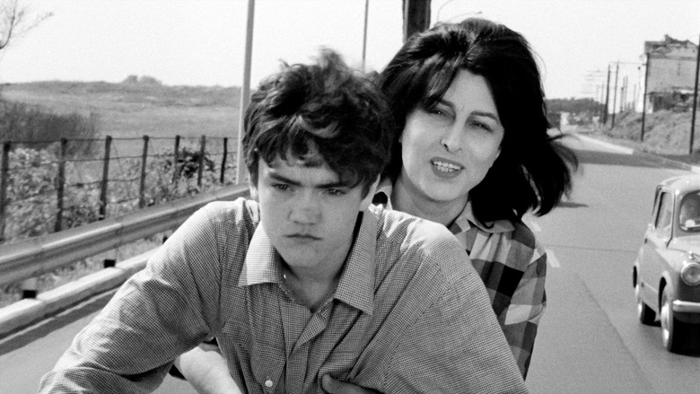 кадр из фильма Мама Рома