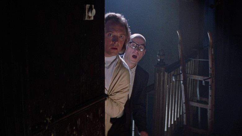 кадр из фильма Guest House Paradiso