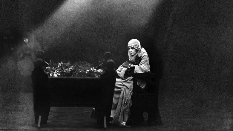 кадр из фильма Нетерпимость