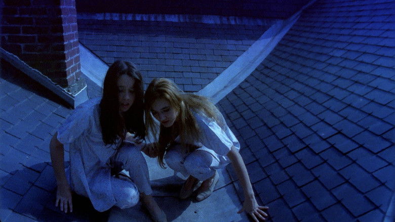 кадр из фильма Сиротки-вампиры