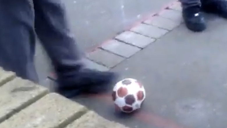 кадр из фильма Moment To Moment